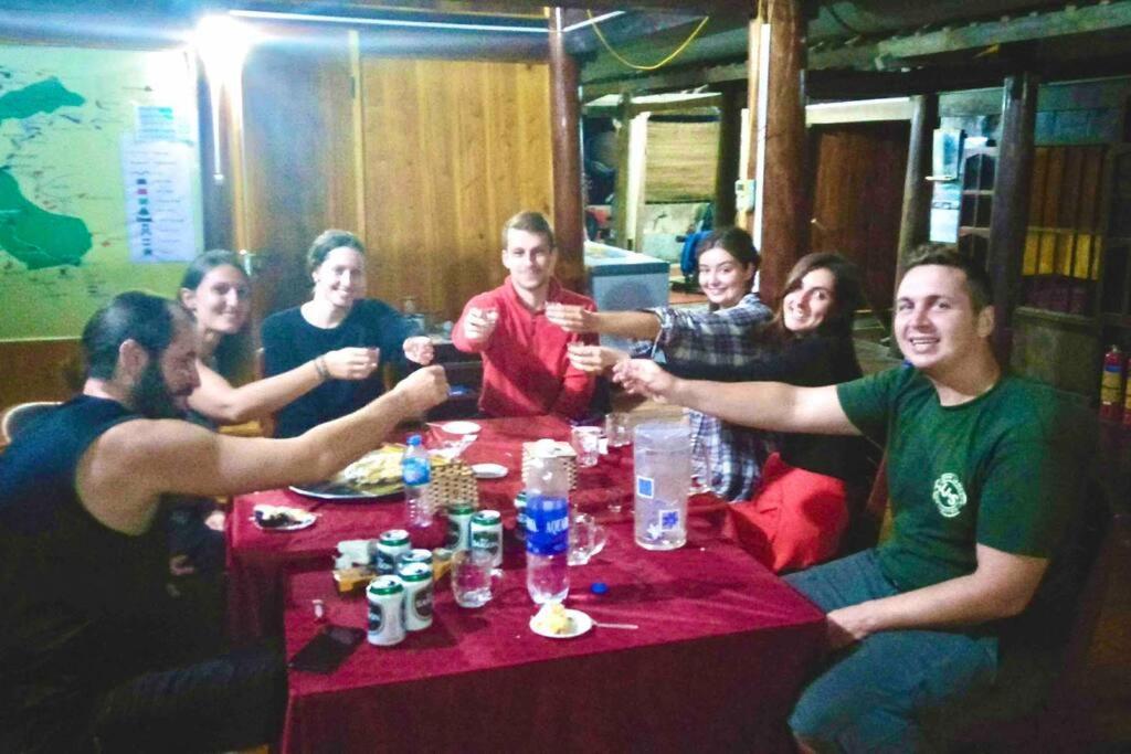 Ba Be Lake-Huyen Hao Homestay Bagian luar foto