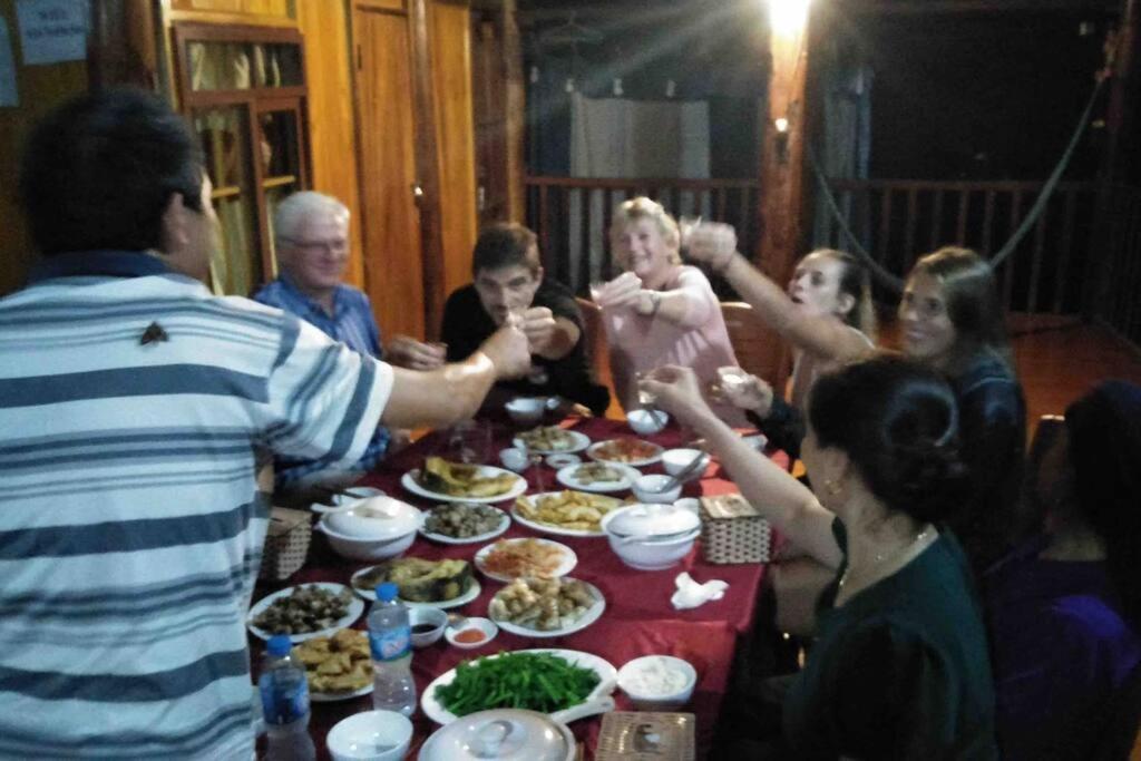 Ba Be Lake-Huyen Hao Homestay Bagian luar foto