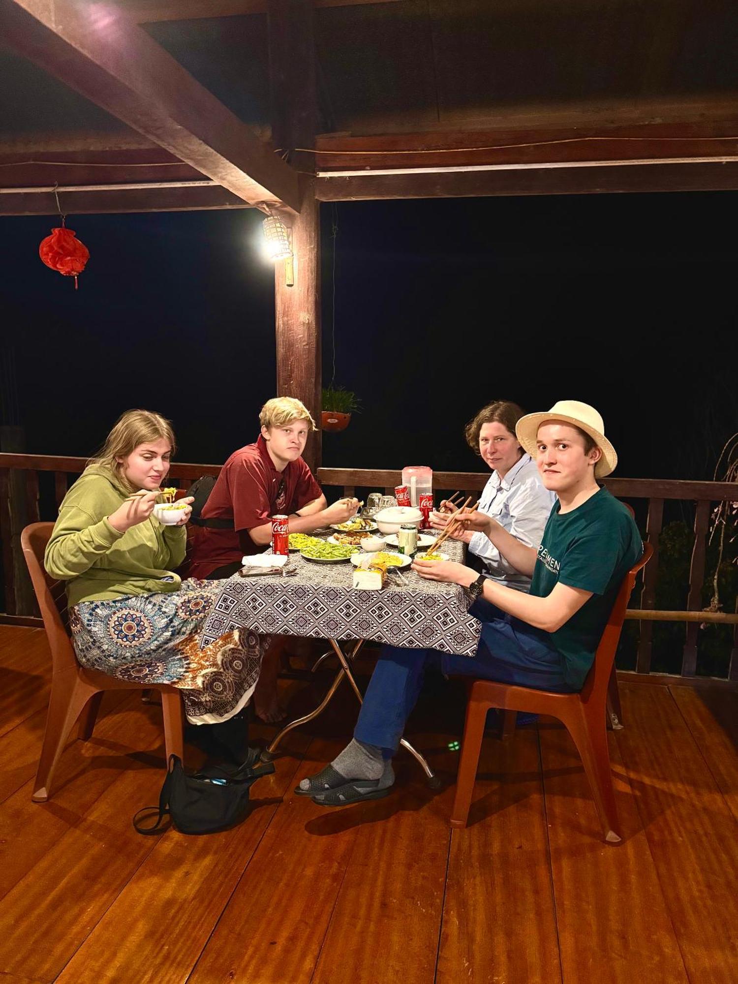 Ba Be Lake-Huyen Hao Homestay Bagian luar foto